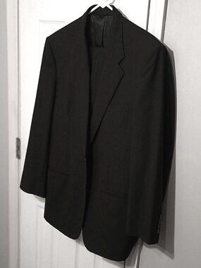 Klaus Men Charcoal Pinstrpie 2 Piece Suit   42R